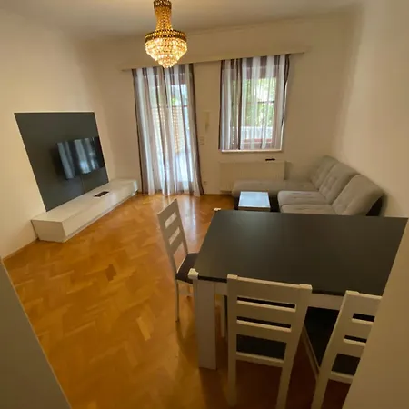 Apartment Mbudget I Free Private Parking I Easy Self Check In & Out