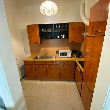 Mbudget I Shower & Sleep I Free Private Parking I Easy Self Check In Apartament *