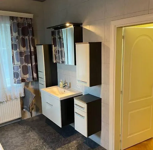 Mbudget I Shower & Sleep I Free Private Parking I Easy Self Check In Apartament *