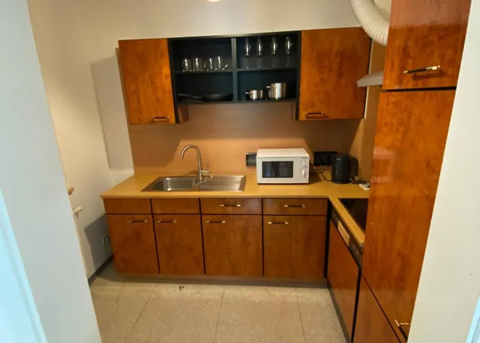 Mbudget I Shower & Sleep I Free Private Parking I Easy Self Check In Apartman *